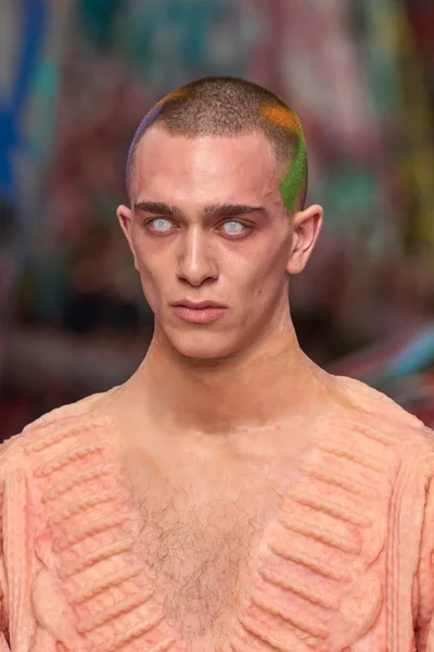 Look 77